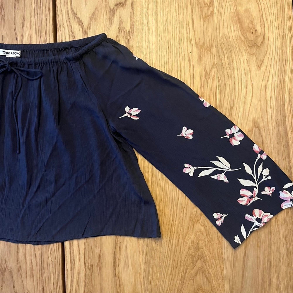 Billabong Womens Navy Blue Floral Off The Shoulder Bell Sleeve Boho Top Size M - Picture 3 of 11